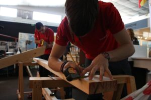 Entrenamiento de la selección que competirá en el concurso europeo de carpintería de obra